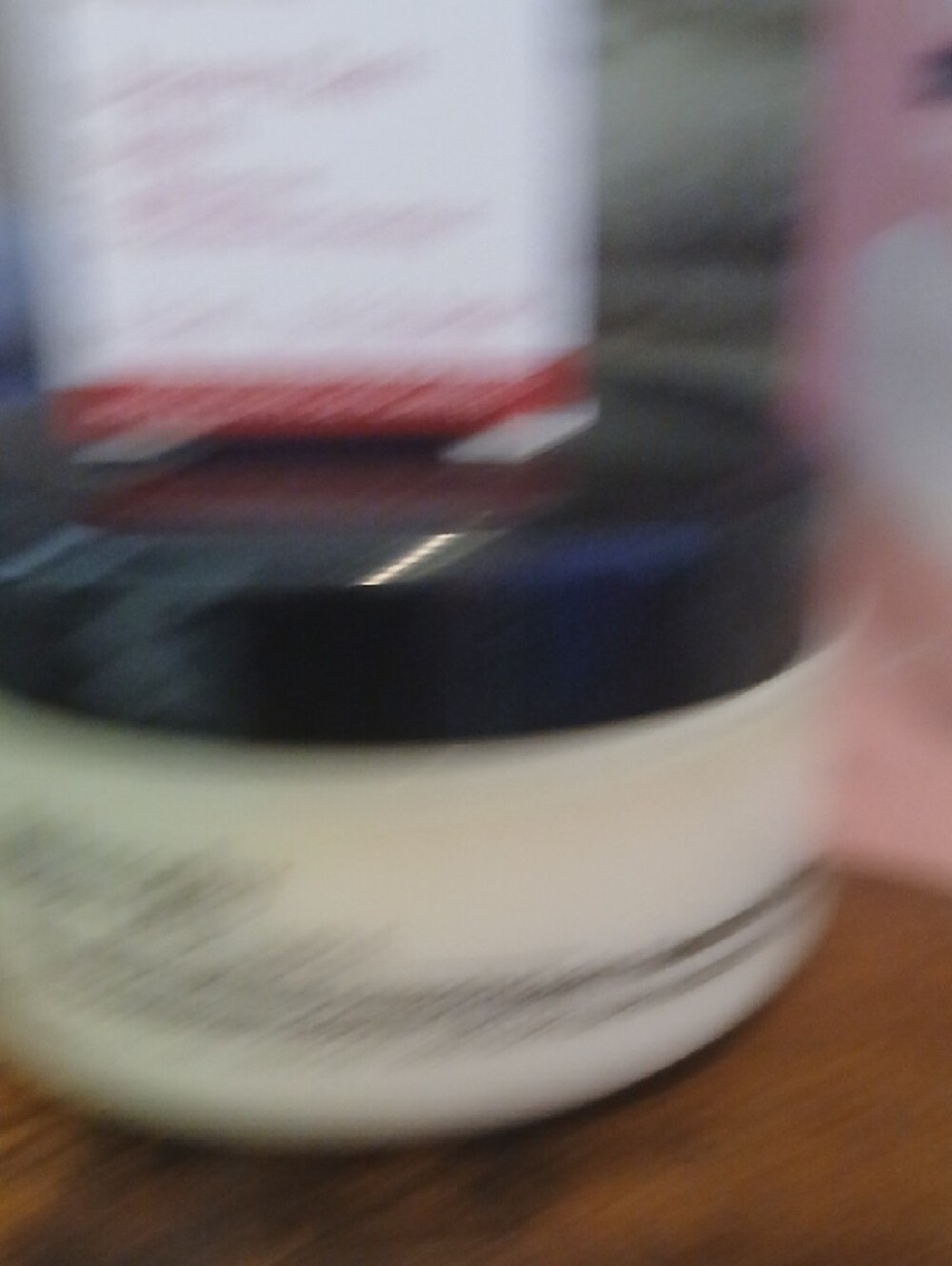 Clarins pink and white skincare trio with jar - Picture 7 of 12